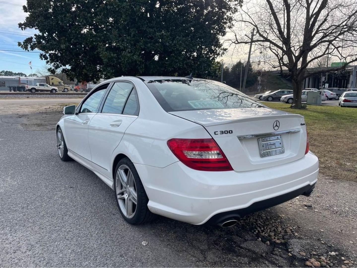 2013 WHITE Mercedes-Benz C-Class (WDDGF8AB5DR) with an V6 engine, Auto transmission, located at 5700 Curlew Drive, Norfolk, VA, 23502, (757) 455-6330, 36.841885, -76.209412 - Photo#3